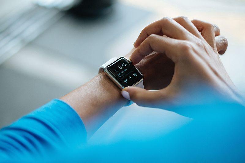 Techno watches are increasingly sold and add apps for health